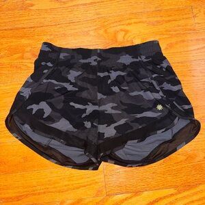 💜Athleta Women’s Black & Gray Camo Running Shorts